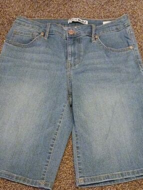 Code Bleu Women's Suze 4 Petite Blue Denim Bermuda Shorts